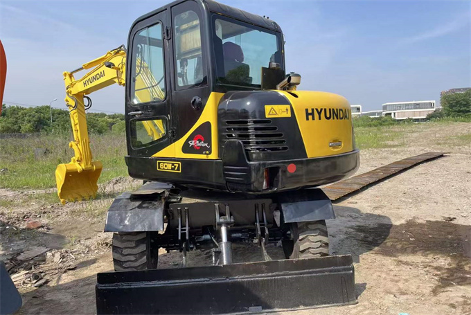 Hyundai 60w-7 Wheel excavator